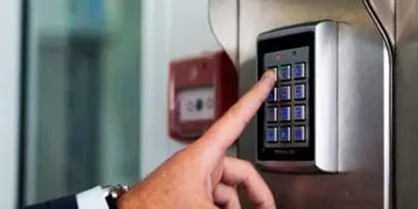 Встановлення домофонів, кодових і магнітних замків під ключ