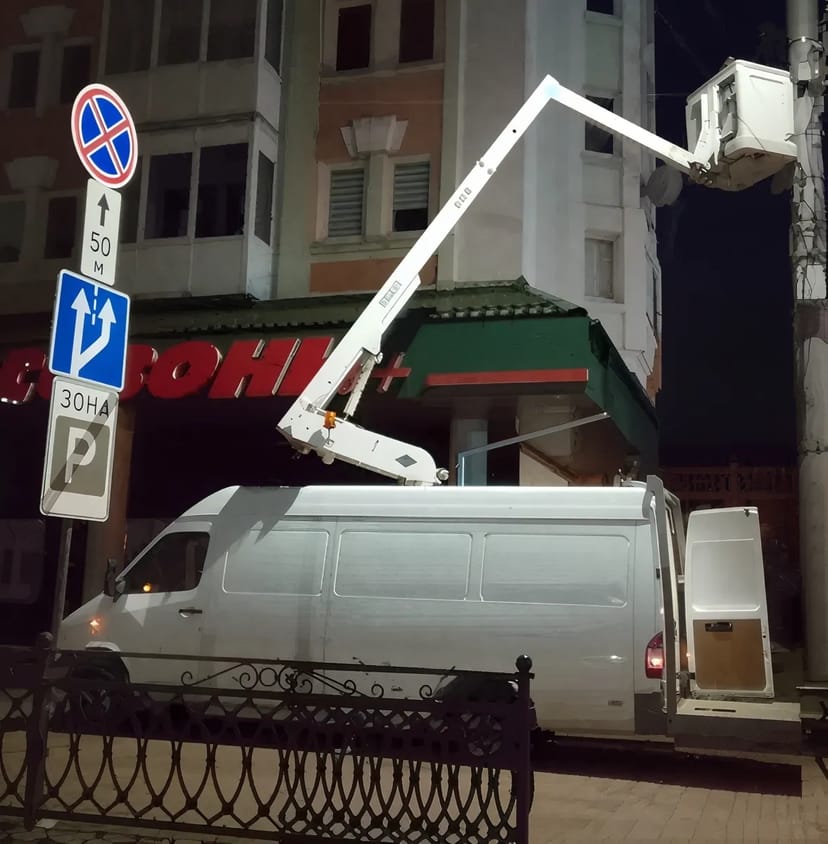 Автовишка для виконання висотних робіт