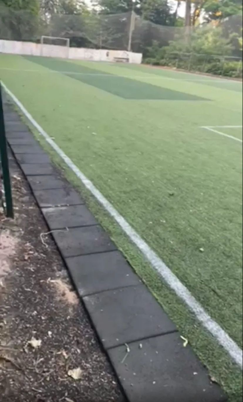 Футбольне поле