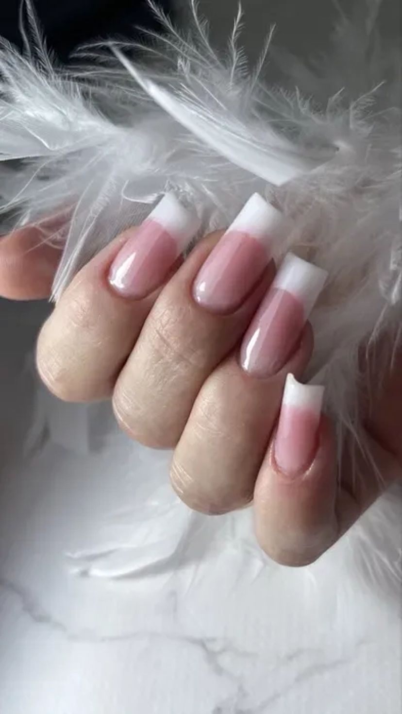 Професійний манікюр та педикюр — ніжний догляд і бездоганний результат для ваших рук і ніг