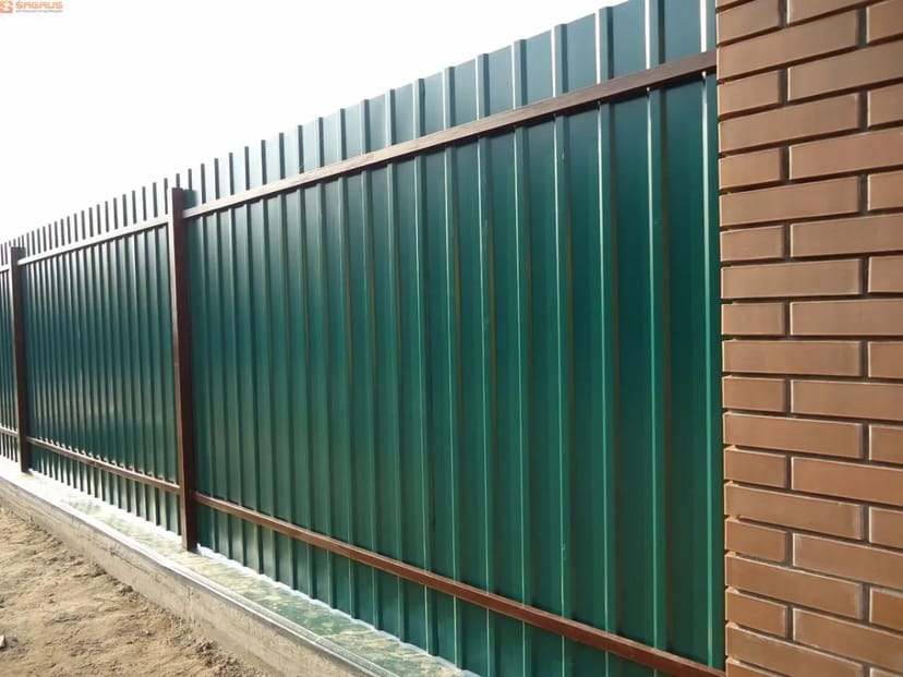 Монтаж металевих парканів. Металоконструкції.