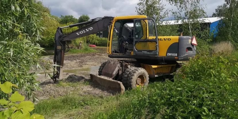 Екскаватор повно поворотнний колісний VOLVO-160, ківш 1 куб (додатковий планувальний ківш)