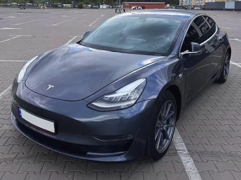 145 Авто Tesla Model 3 сіра без водія на весілля 