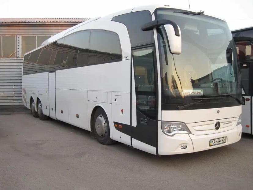 Комфортабельний автобус Mercedes на 36 місць