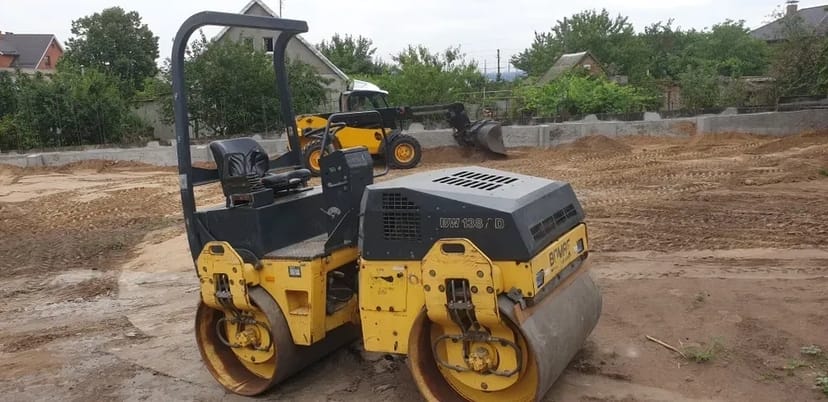 Каток, минипогрузчик, экскаватор-погрузчик гіідромолот, кран манипулят