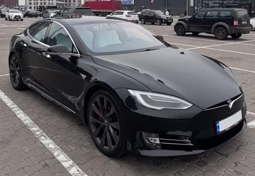 229 Авто на весілля Tesla Model S Performance чорний