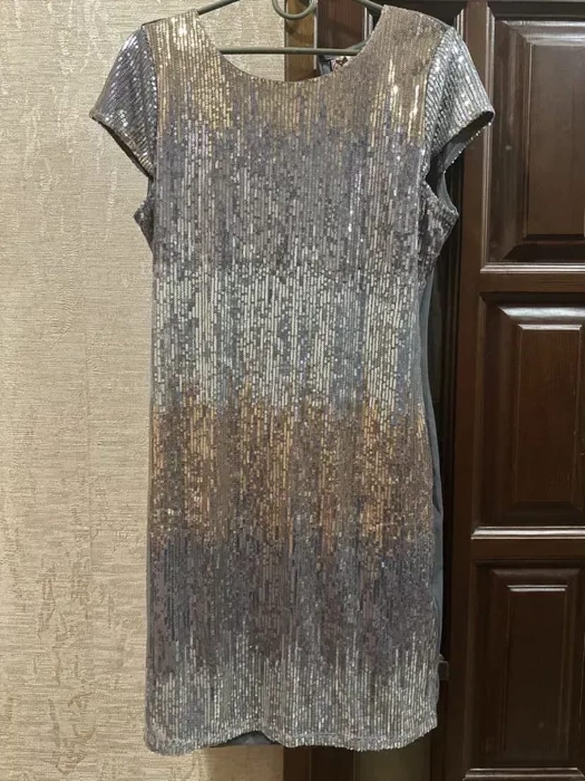 Вечірня сукня в паєтках блискавках