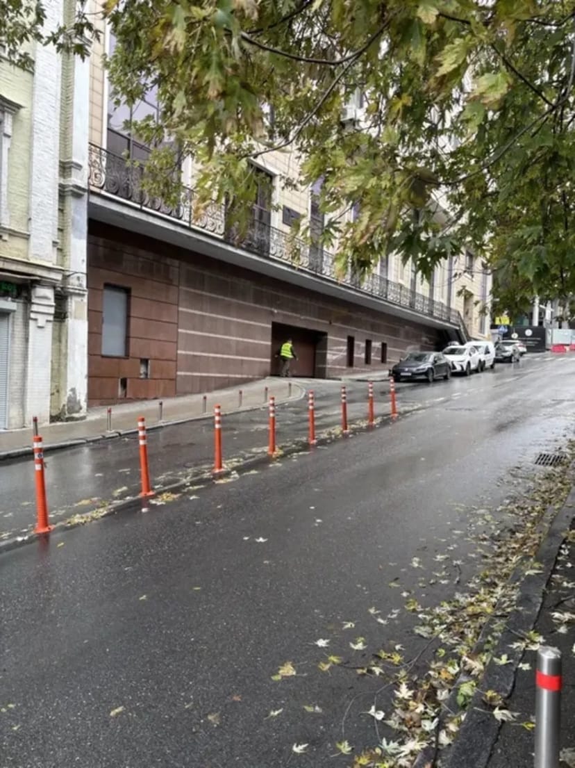 Зручне паркомісце в підземному паркінгу