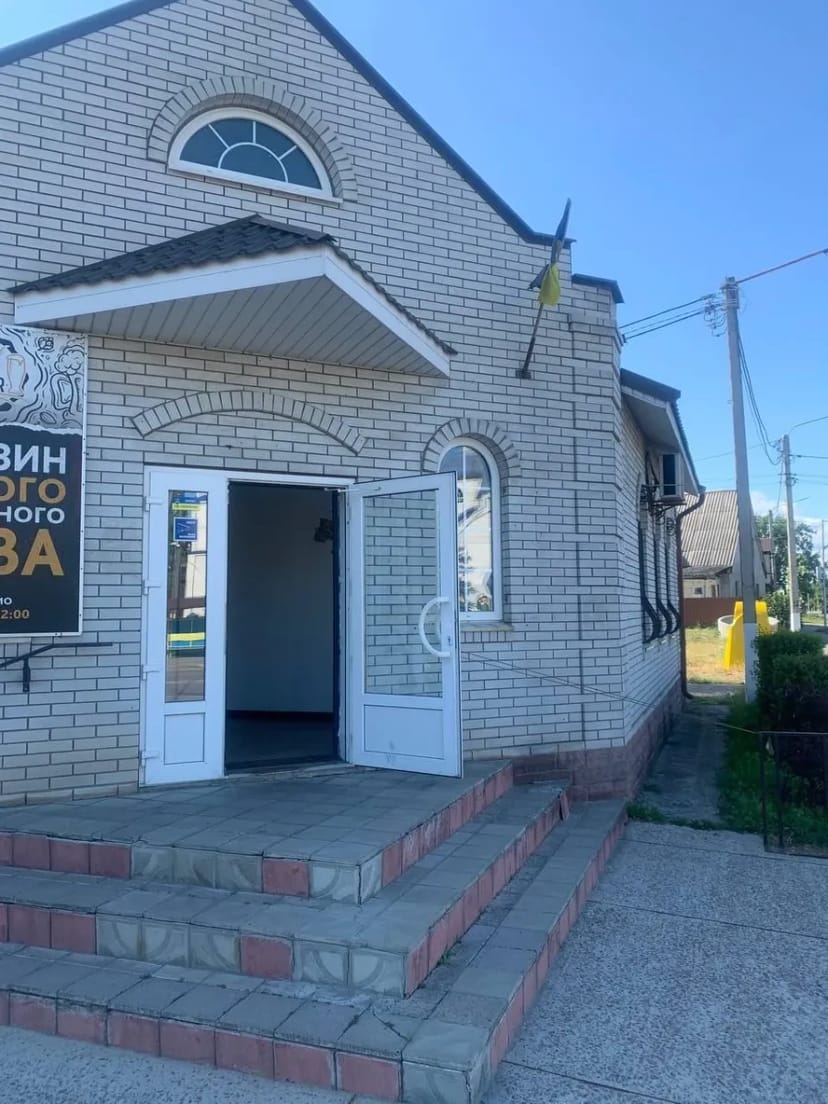 Фасадне приміщення 33 м2 в центрі Старих Петрівець