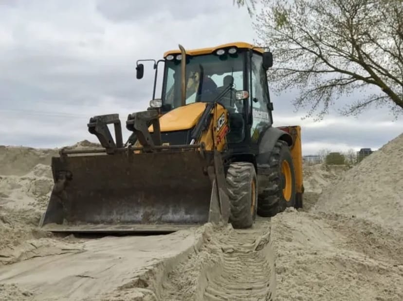Професійні Послуги Екскаватора в Києві. Будь-яка Складність Робіт. Оперативно та Якісно!