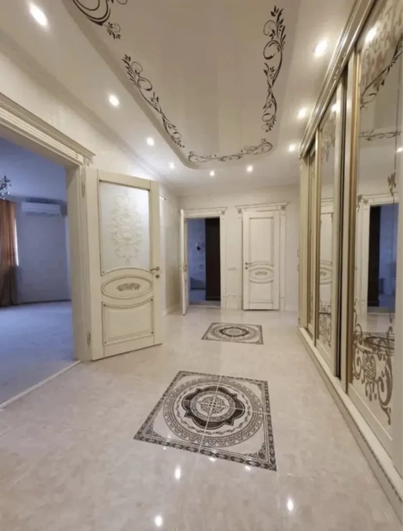 Квартира 5 кімнатна на Малишка 81