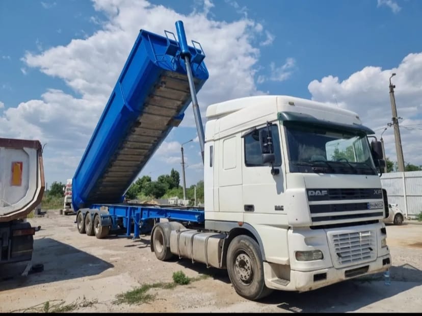 Сідельний тягач з напівпричепом DAF