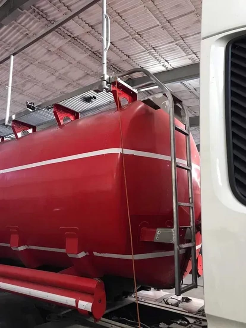 Встановлення трапів та драбин для цистерн