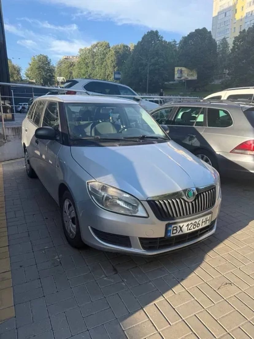 Авто Skoda Fabia 2011