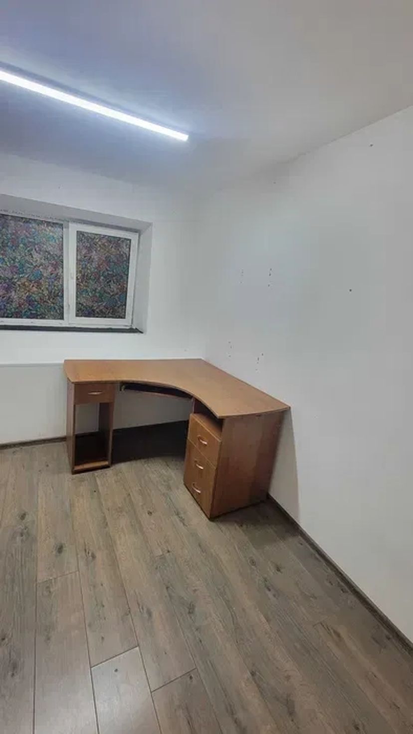 кабінет по вул. Херсонська Дніпро Арена поруч. 2 кімнати з ремонтом