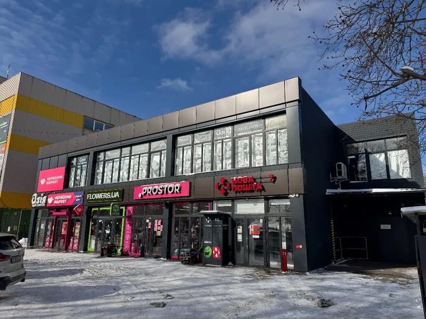 Фасадне приміщення 210 м2 на вулиці Левка Лук'яненка