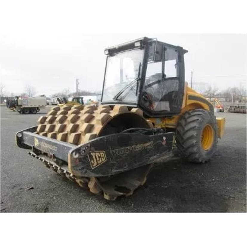 Вібраційний ущільнювальний каток JCB VM132PD 14 т