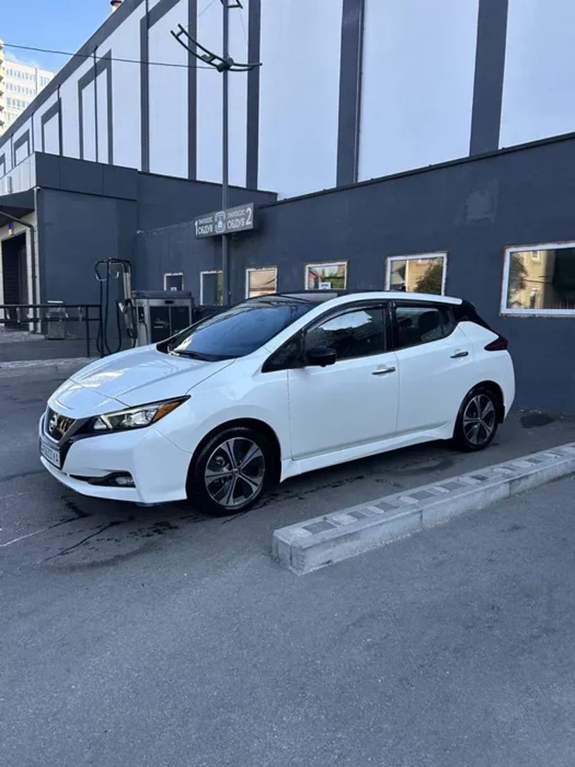 Елекрокар Nissan Leaf авто в таксі глово довгостроково!