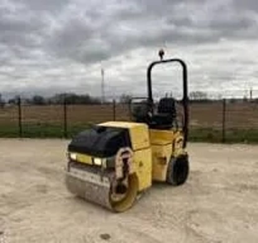 Спецтехніка  в Одесі та Одеській області та по Україні. Каток DYNAPAK CC122