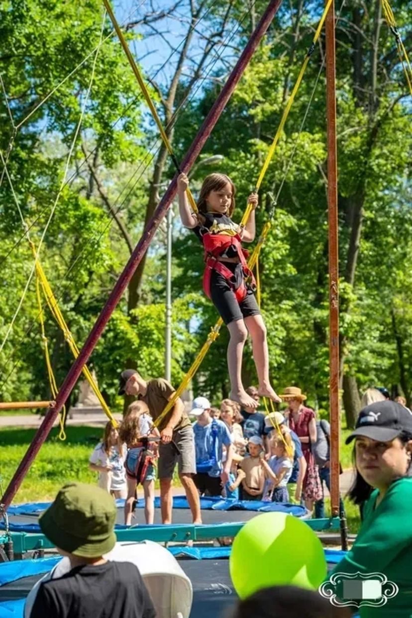 Виїзне дитяче містечко дитячі атракціони професійно гірка батут тир