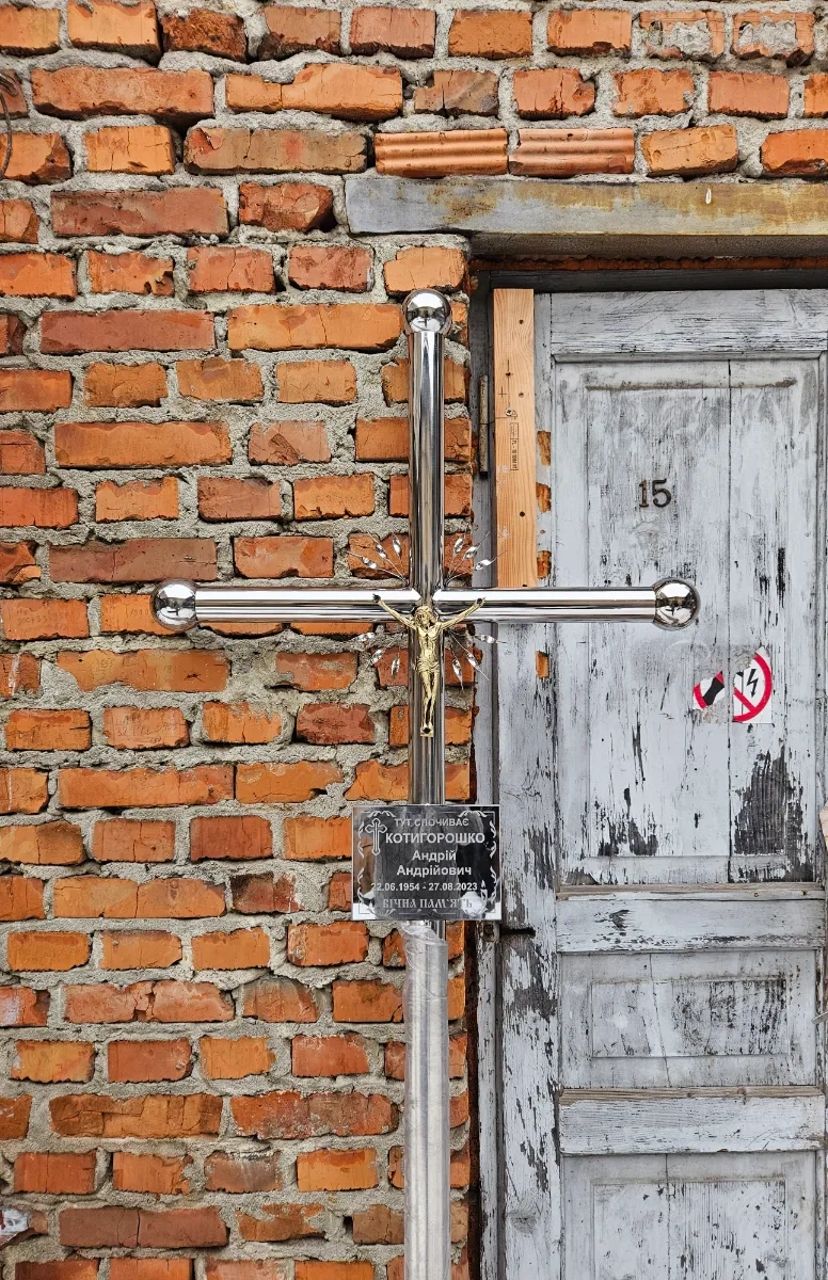 Хрест з нержавійки , хрест надгробний з розп'яттям з нержавіючої сталі