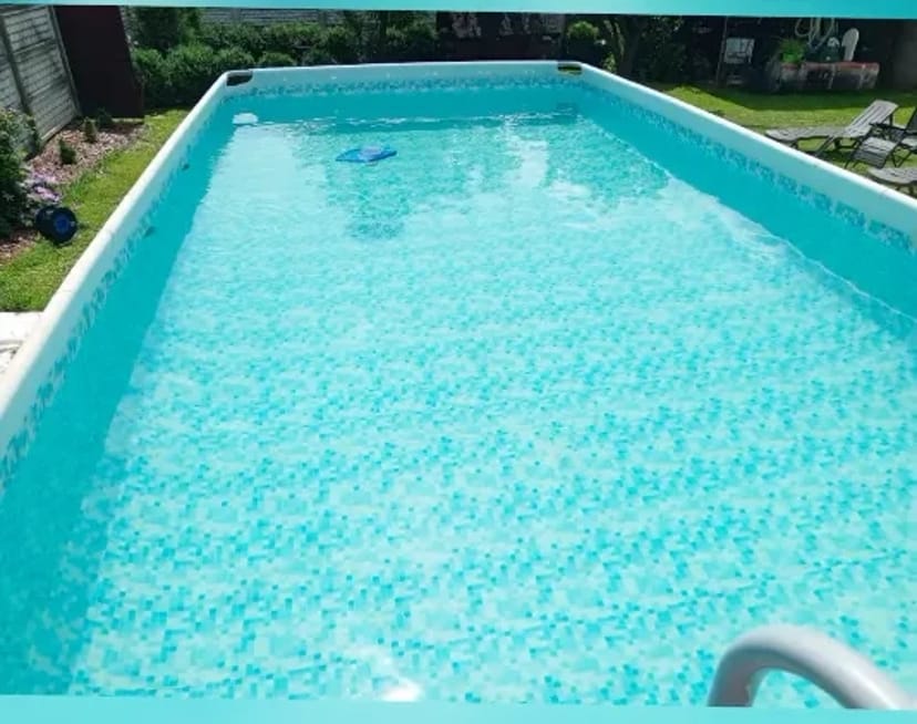 Відпочинок біля басейна