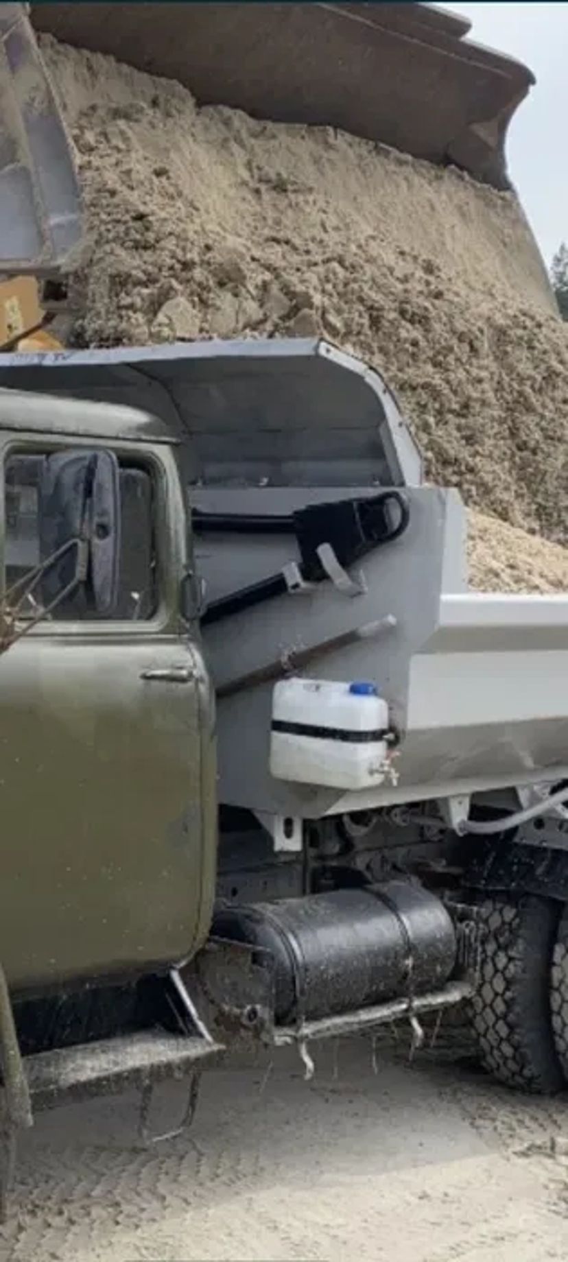 Отсев песок щебень бут чернозем доставка по городу и области