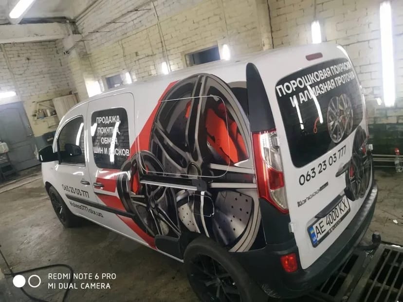 Виготовляємо наклейки Стикери Рекламні на авто брендування Ваш текст на скло дизайн