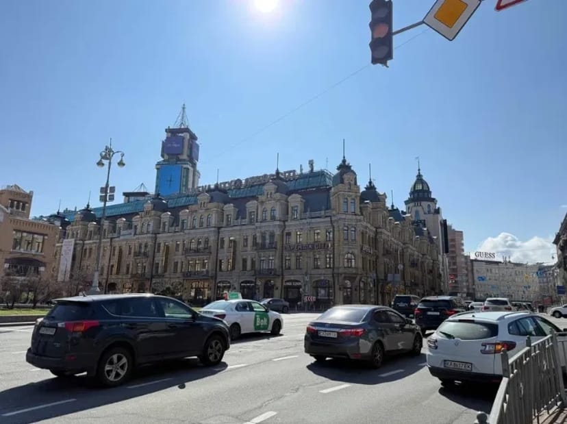 Фасадне приміщення 436 м2 в БЦ Арена Сіті