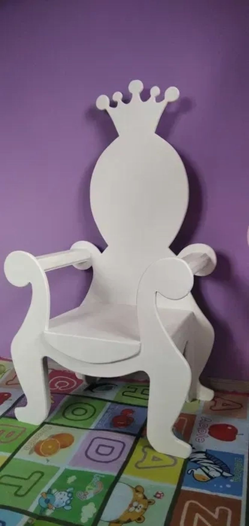 Крісло-трон для фотозони