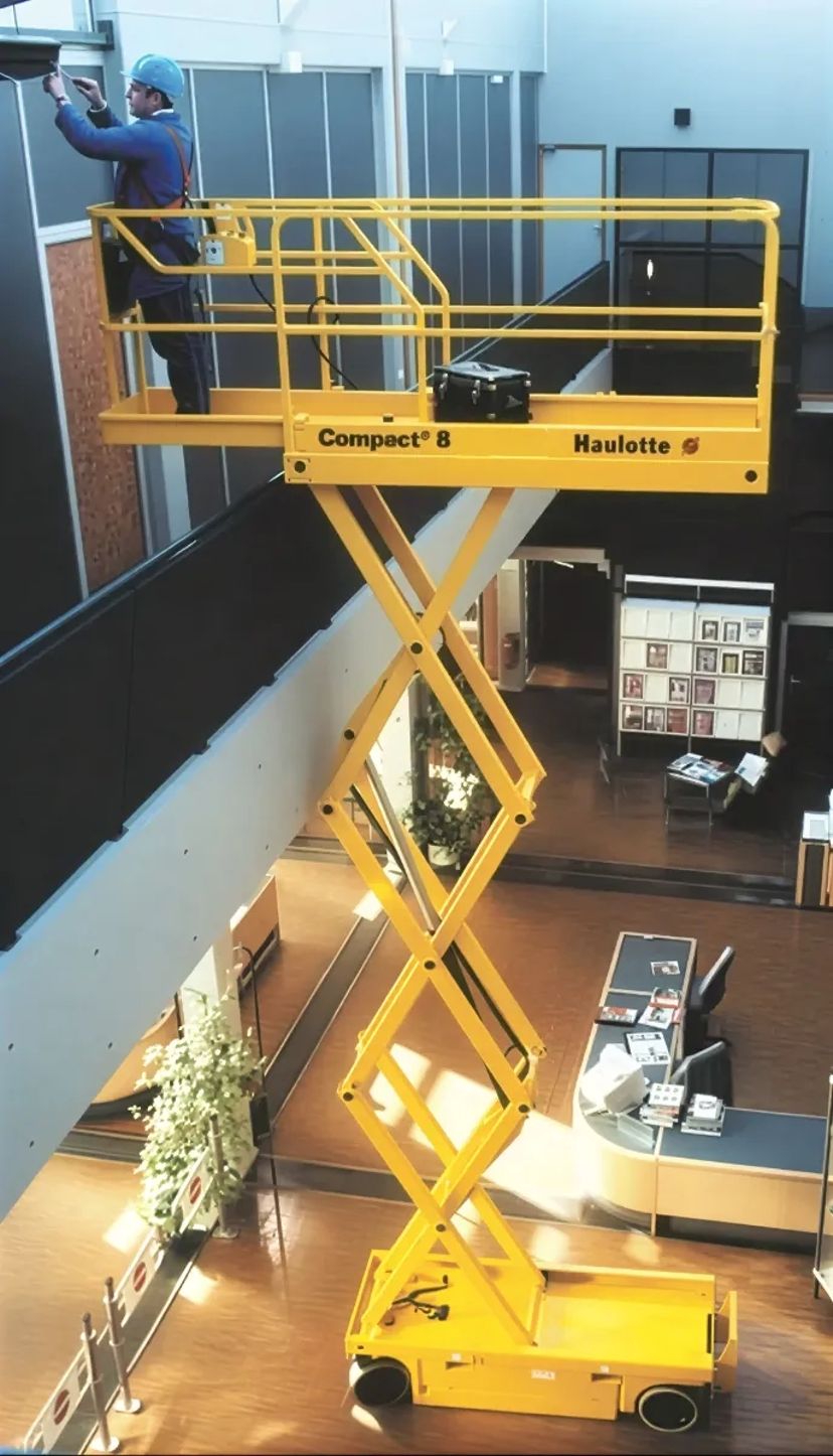 Підйомник ножичний акумуляторний Compact 8