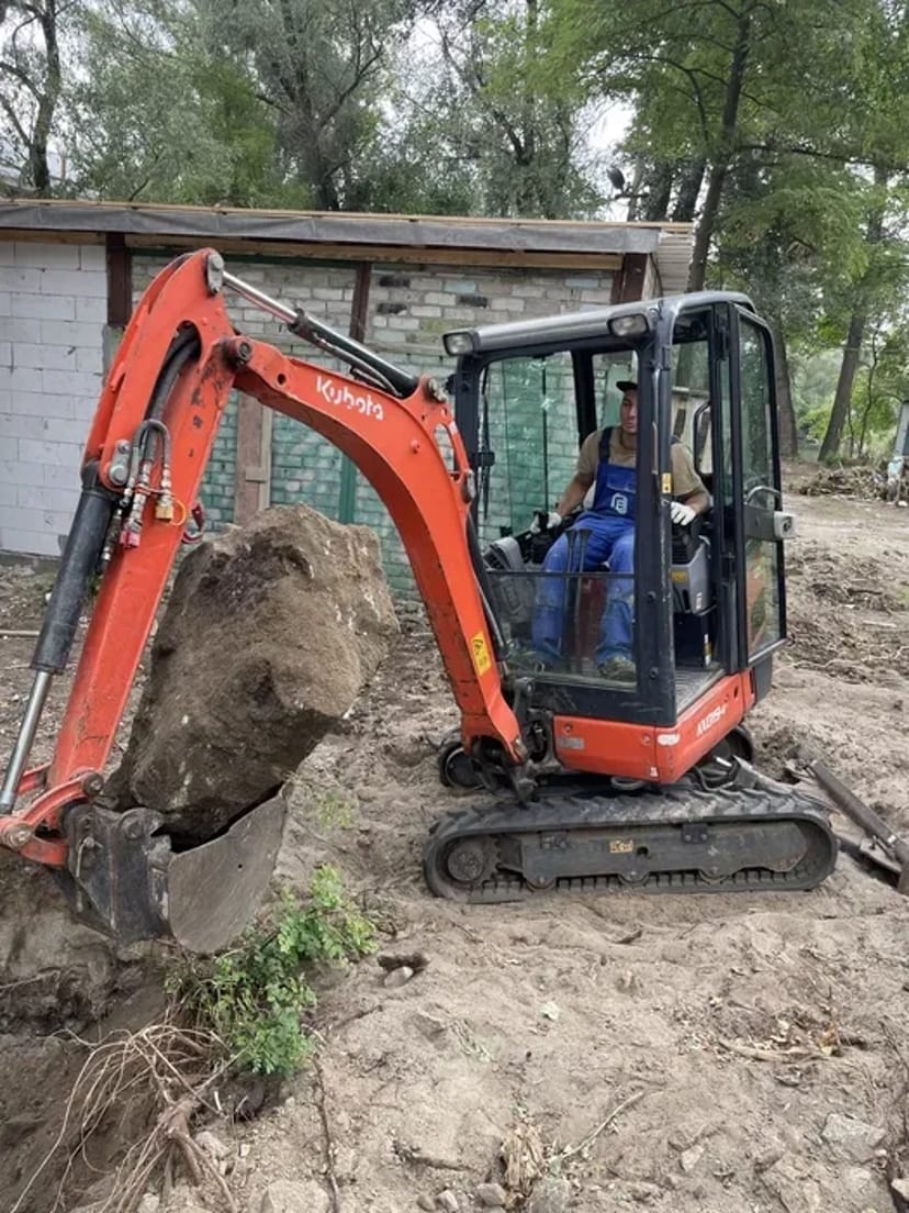Послуги Міні екскаватора. Водопровід. Каналізація. Басейни. Борова