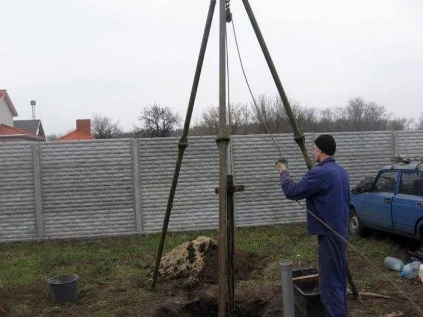 Буріння свердловин вручну та малогабаритною установкою