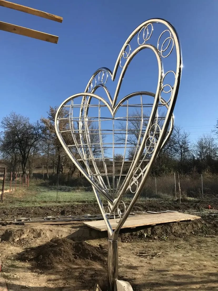 Скульптури з нержавіючої сталі під замовлення