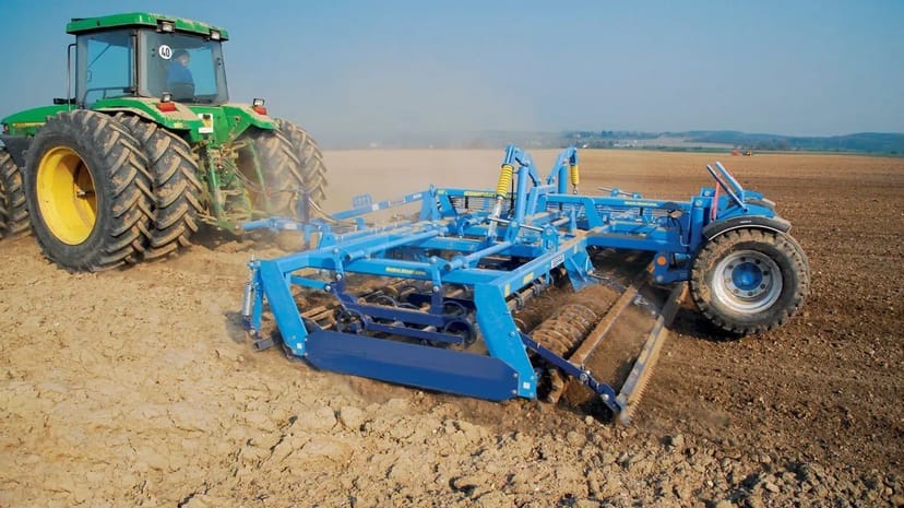 Культиватор Farmet разом із ТРАКТОРОМ колісним John Deere 8370R