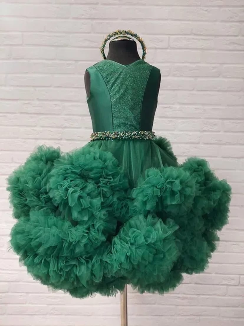 Святкові сукні на випускний у дитячий садок на фотосесії свято