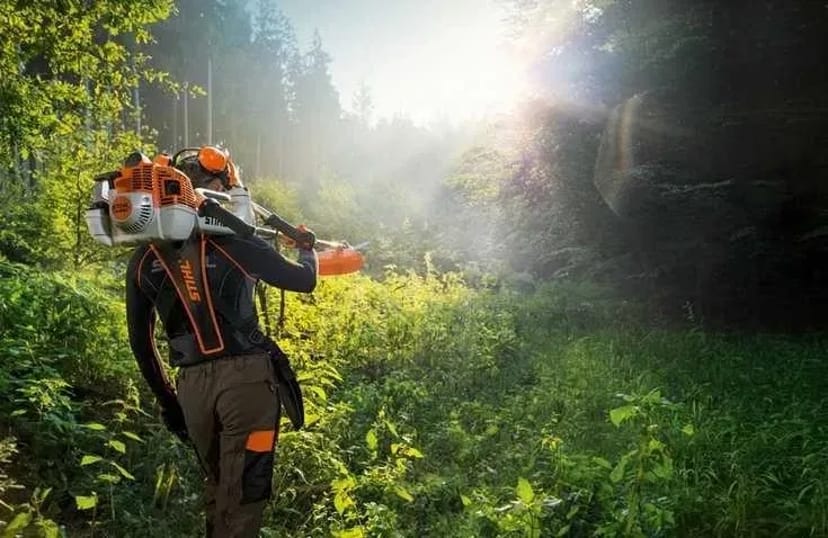 Скошування трави,скосити кущі, дерев. Покосити бур'яни.100 грн. Договірна