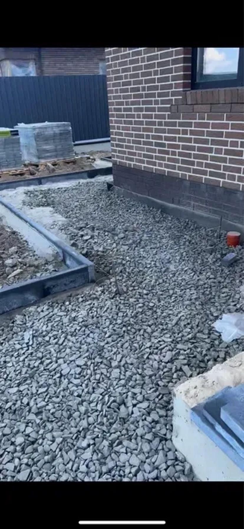 Щебенева підготовка перед бруківкою , підготовка площі до бруківки