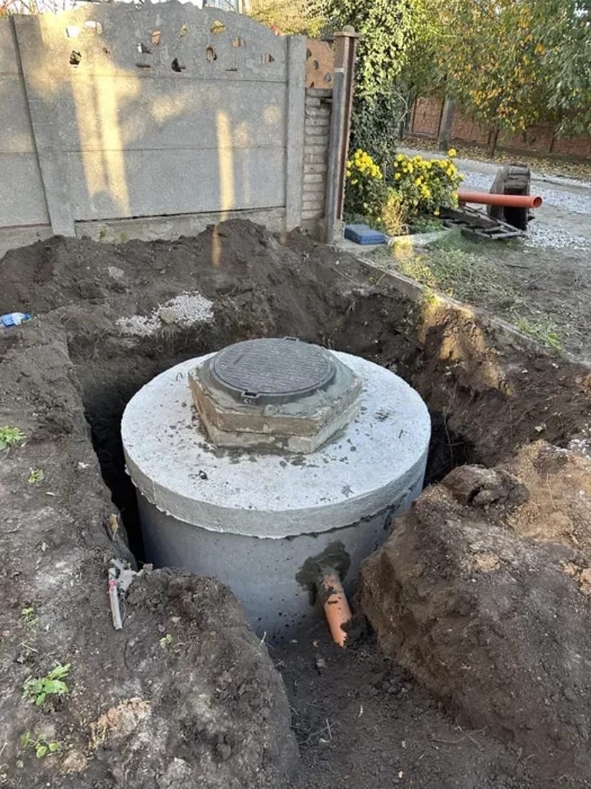 Зливна яма копка септиків водопровід земляні роботи каналізація