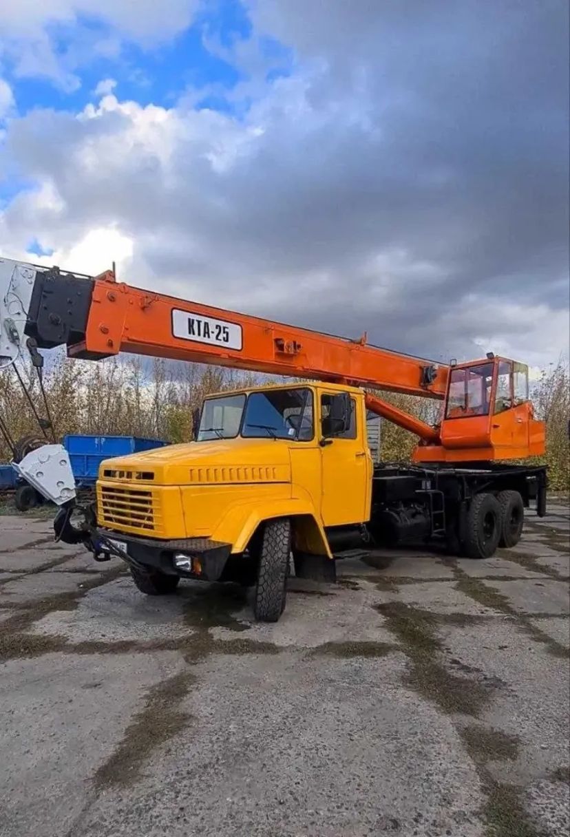 Автомобільний кран КТА-25 "Силач"