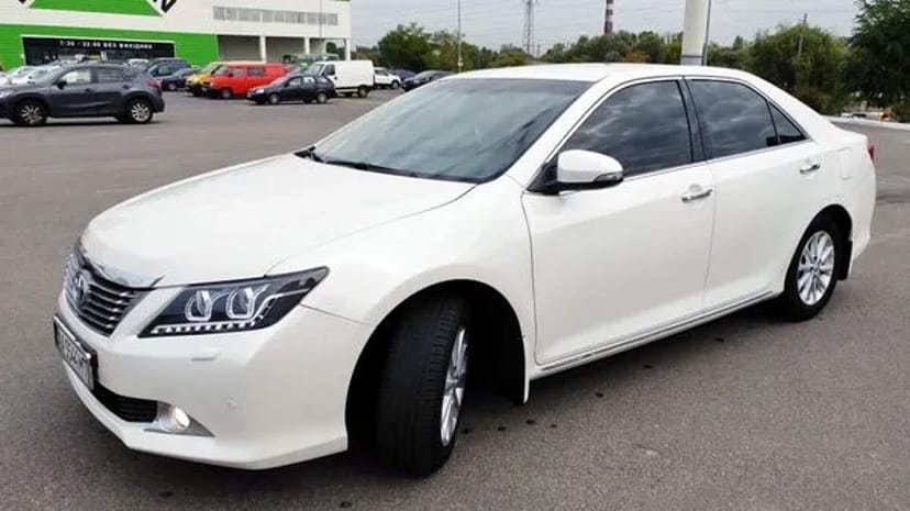 152 Toyota Camry V50 біла авто на весілля 