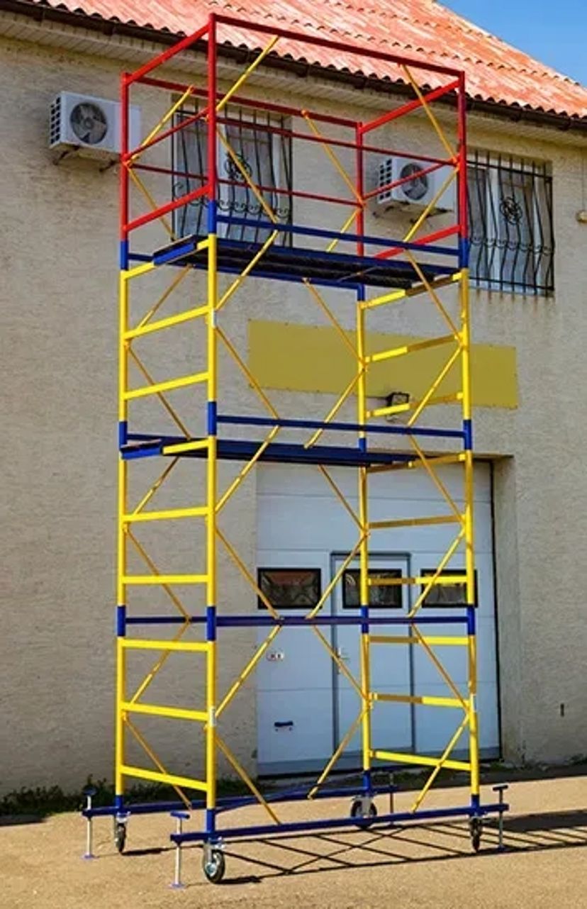 Вишка тура на колесах