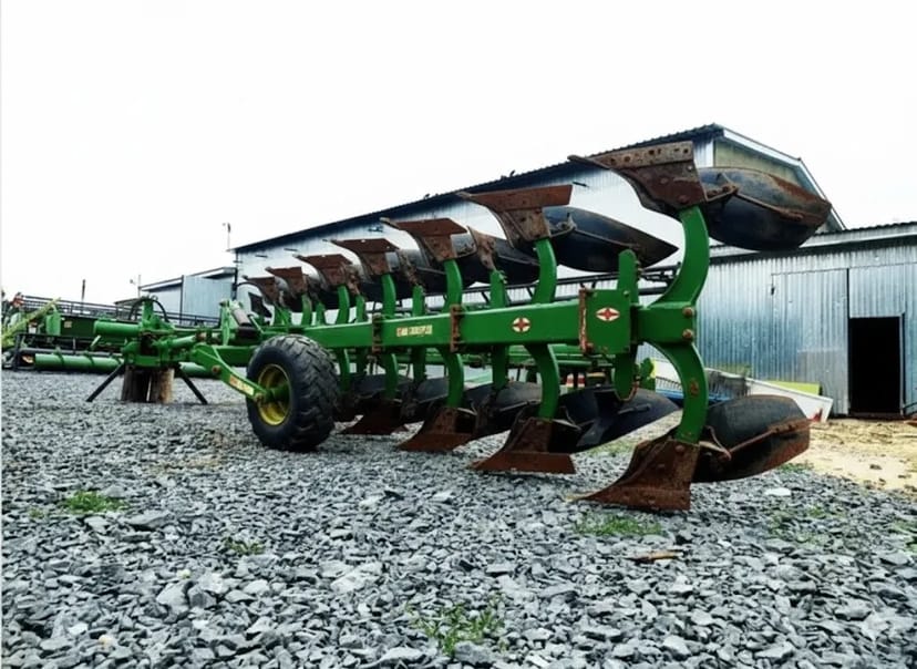 Оборотний плуг Gregoire Besson