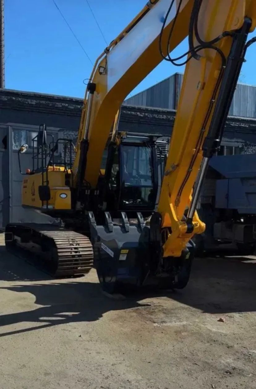 Гусеничний екскаватор 23 т (ковш 1,3 м³)