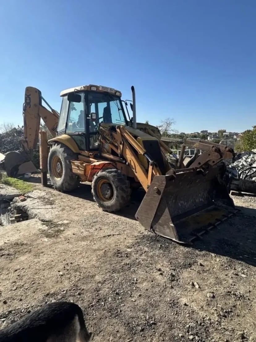 Екскаватор - навантажувач JCB 3CX.
