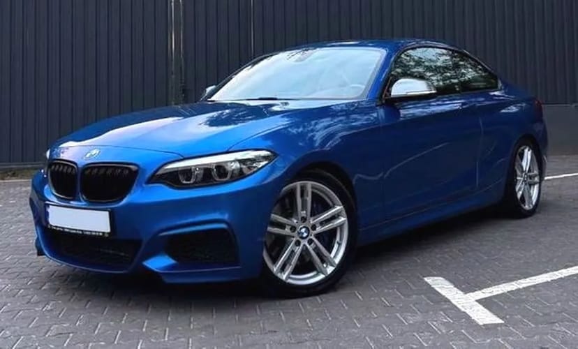 426 BMW 240i синяя для фотосессии съемки