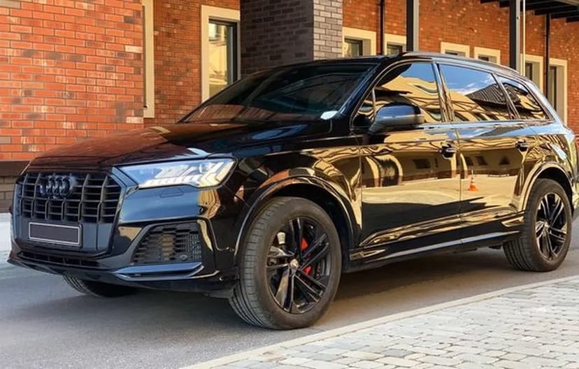 439 Audi Q7 R-Line — без водія або з водієм