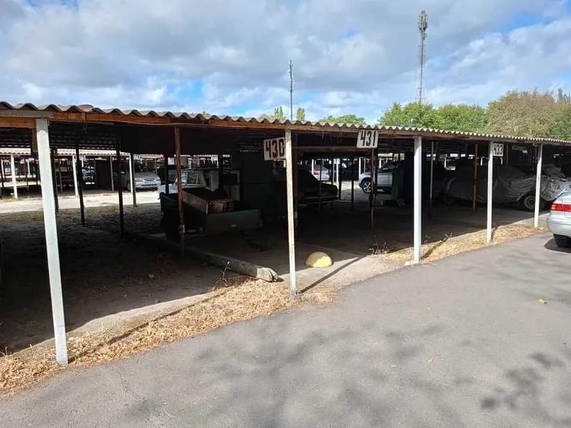 Місце на парковці з відеоспостереженням