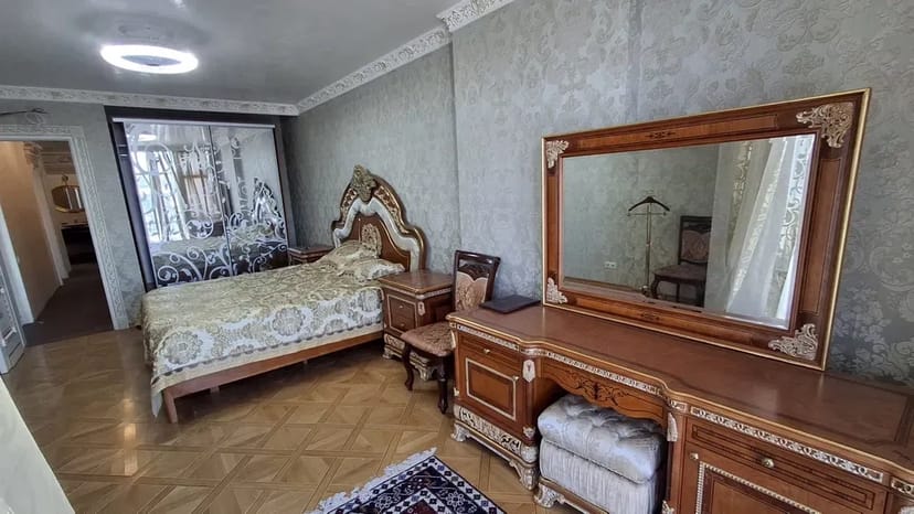 3-х кімнатна квартира Дніпровська Набережна 1а