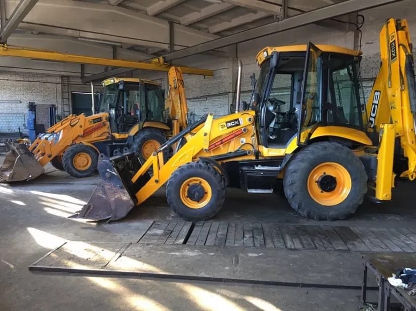 Екскаватор навантажувач